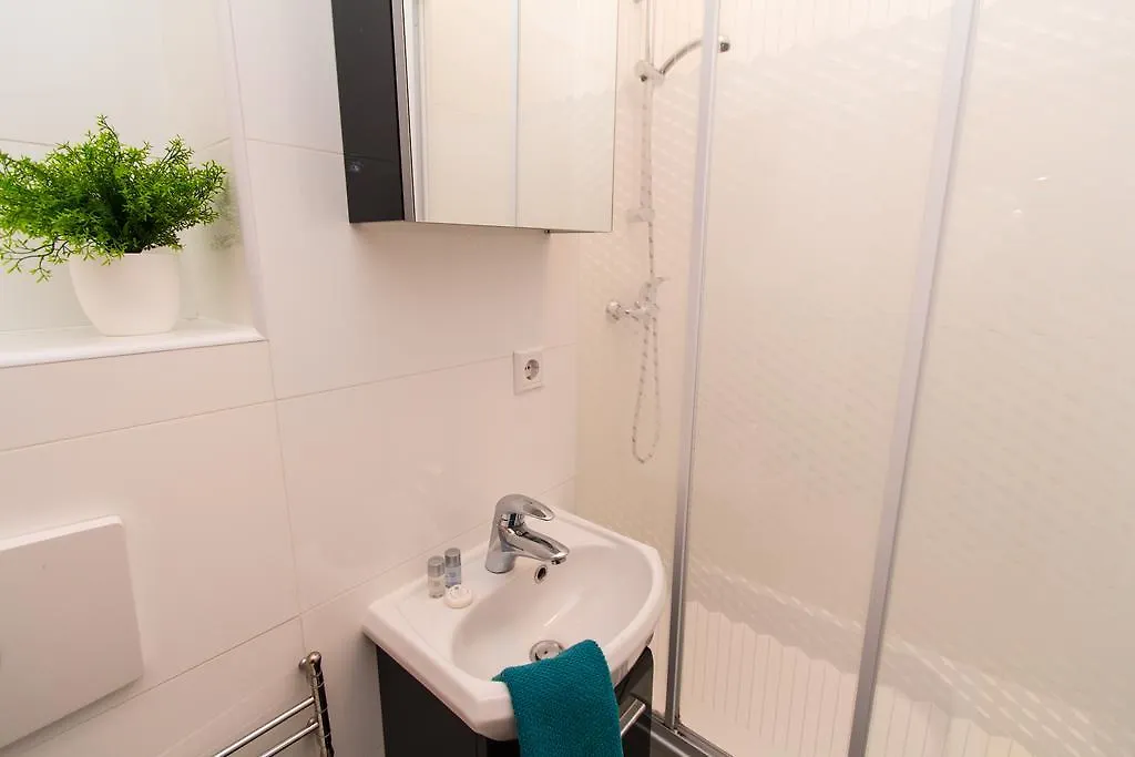 Checkvienna - Mollardgasse Apartment 0*, Vienna